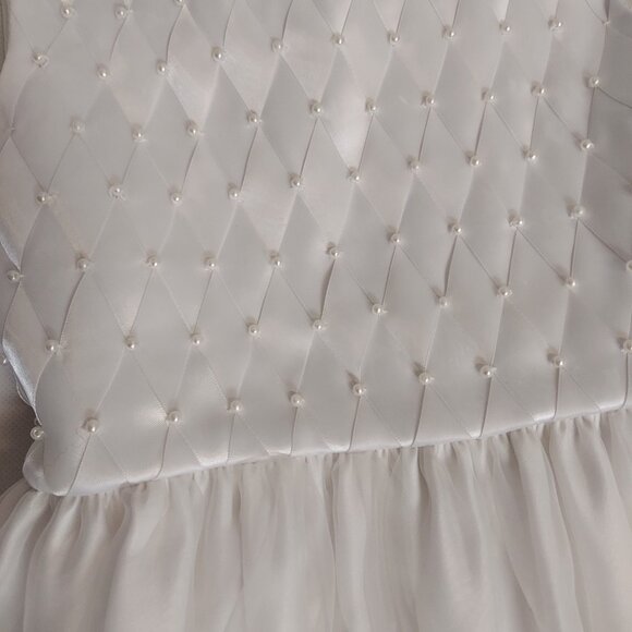 AMERICAN PRINCES WHITE SATIN DRESS WITH PEARL DETAIL - SIZE 6 - Picture 3 of 6